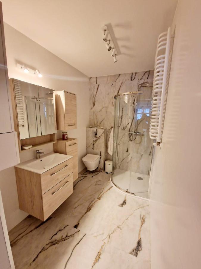 Apartament Przy Deptaku Jelenia Góra Esterno foto
